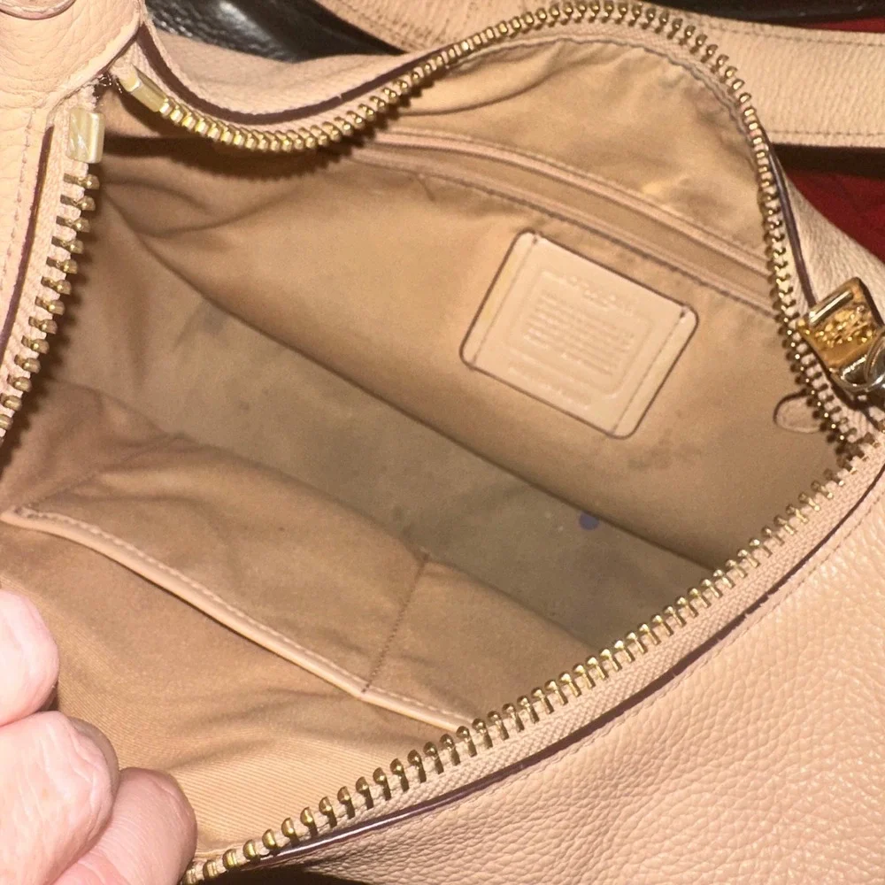 Coach Pebble Leather Hobo Shoulder Bag Nude Pink Gold Tone Hardware